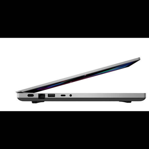 Razor Gaming Laptop - Picture 6 of 8